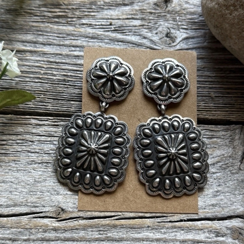 Navajo Native American Sterling Silver Stamped Handmade Earrings T O White - Picture 3 of 12